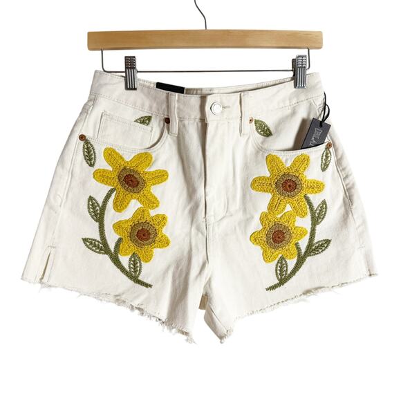 Blank NYC The Reeve Sunflower Floral Embroidered White Denim Shorts 27 - Picture 3 of 13